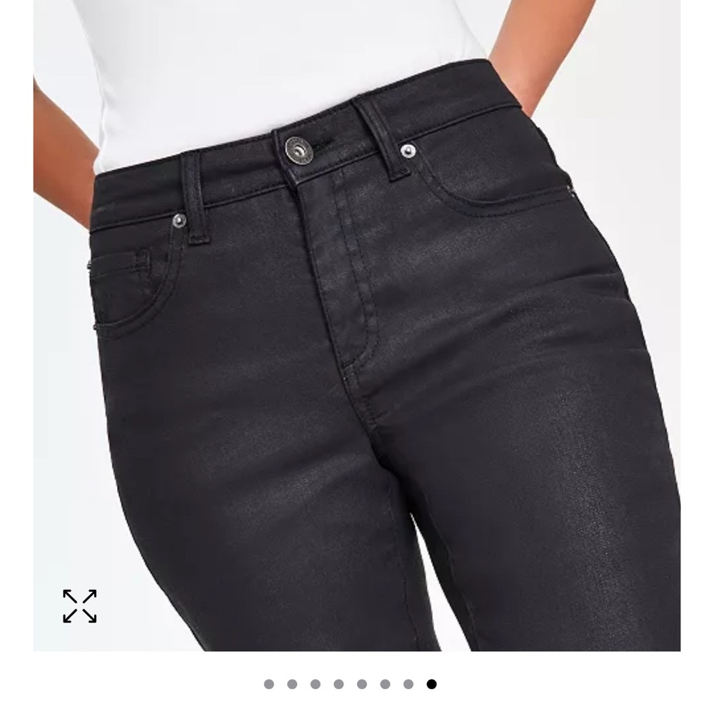 Size 10 runs small. Core Denim  Skinny Med Rise pants. INC from Macys. New.